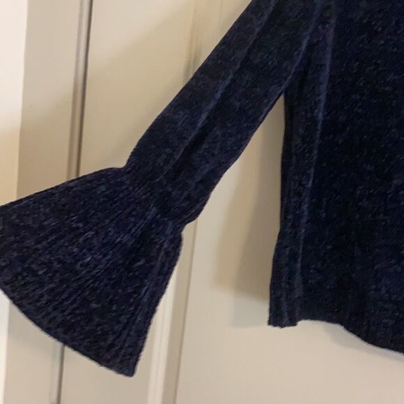 Wild Flower Chenille Sweater with Fluted Sleeves - Picture 5 of 8